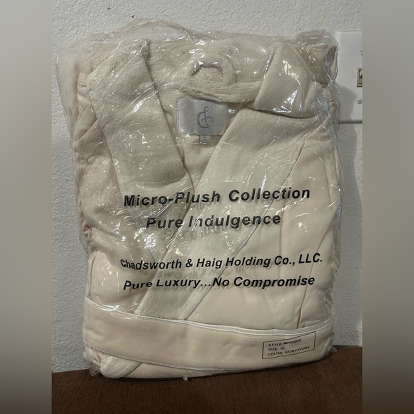 Chadsworth & Haig Microfiber Plush Robe XL Ivory NWT (1293) - Picture 2 of 4